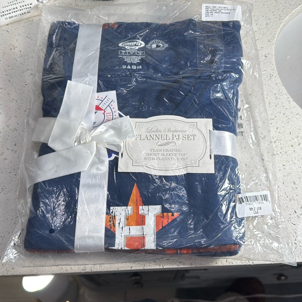 Astros flannel PJ’s Size L new in package women’s